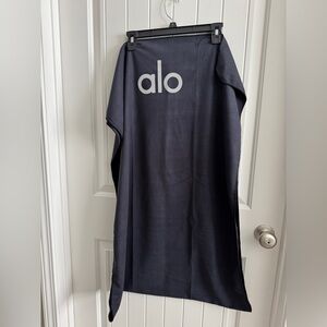 ALO Black New Grounded No-Slip Yoga Towel